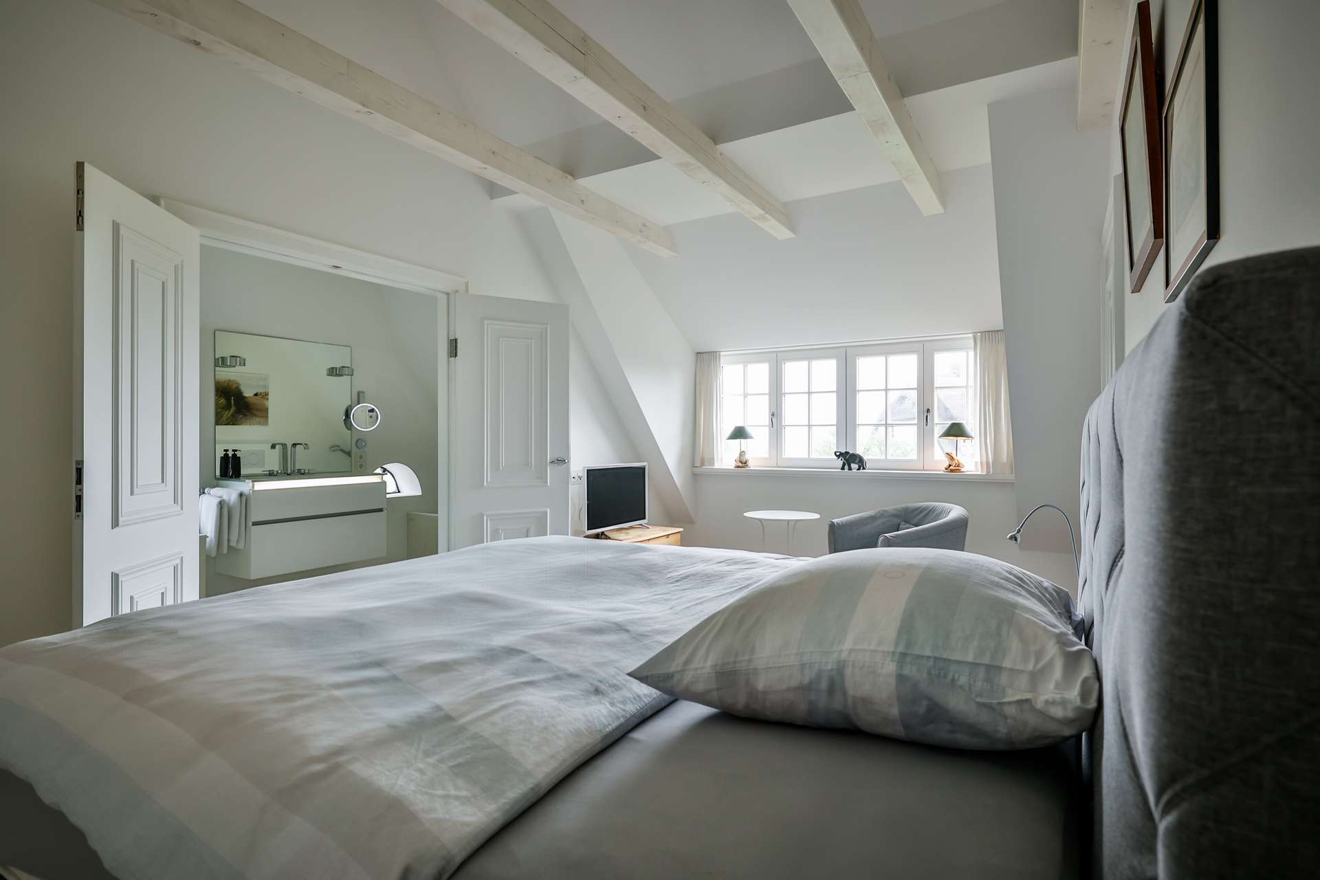 Schlafzimmer 1